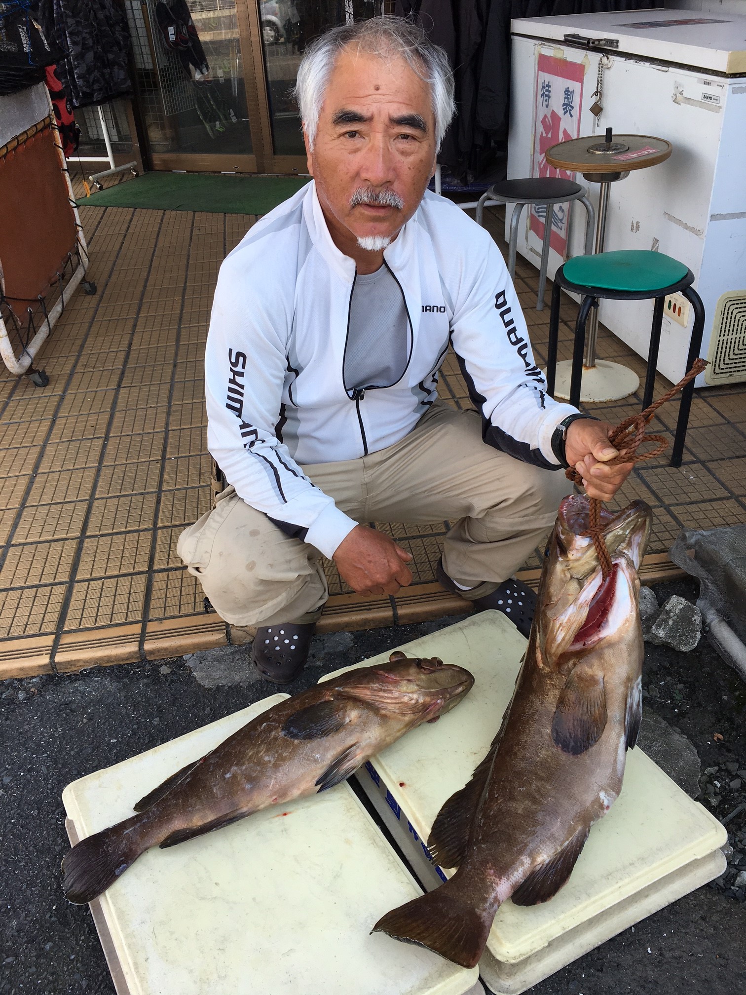 アラ
